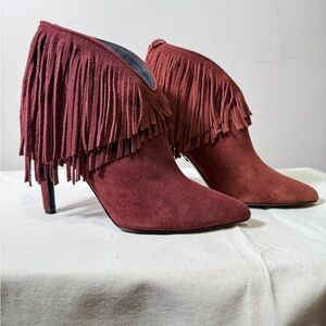 Women’s fringe booties in maroon color. 4” heels size 40 (7). Gorgeous!